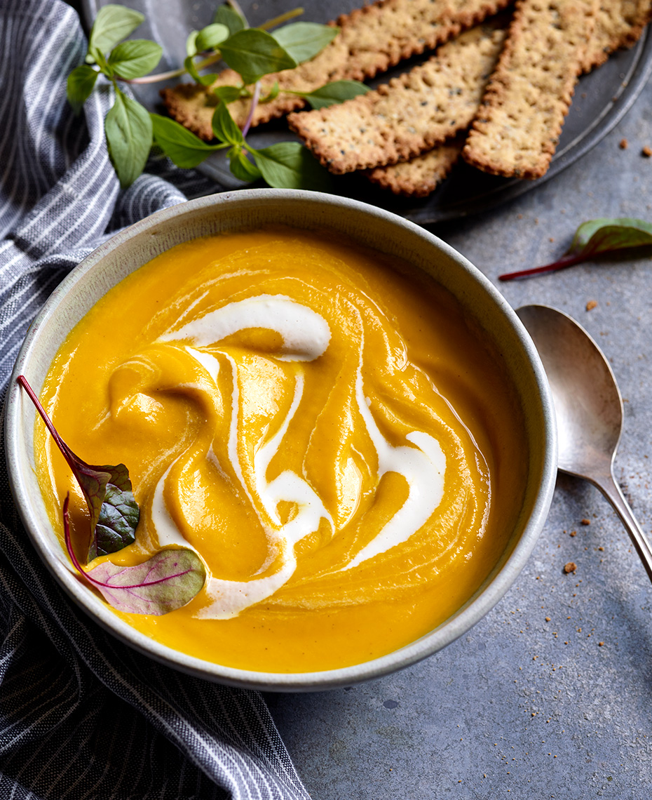 Creamy carrot soup with fennel and orange